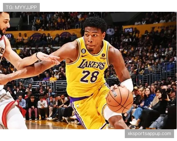 比尔无球跑动较上季增多拉开空间提升三分效率