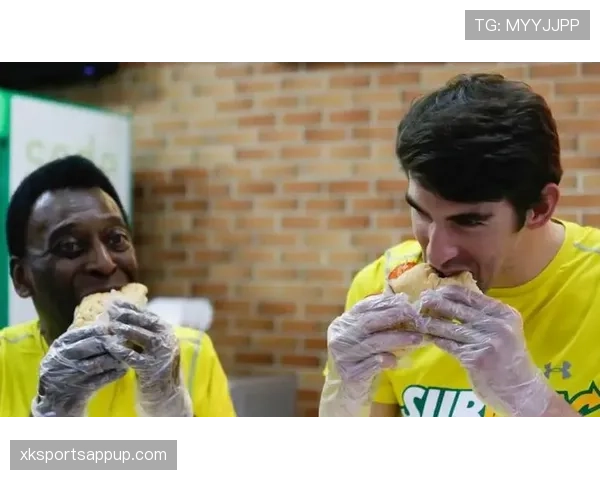 菲尔普斯一天吃一万大卡，还说自己饿得啃泳池边